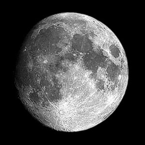 Luanda: waxing moon